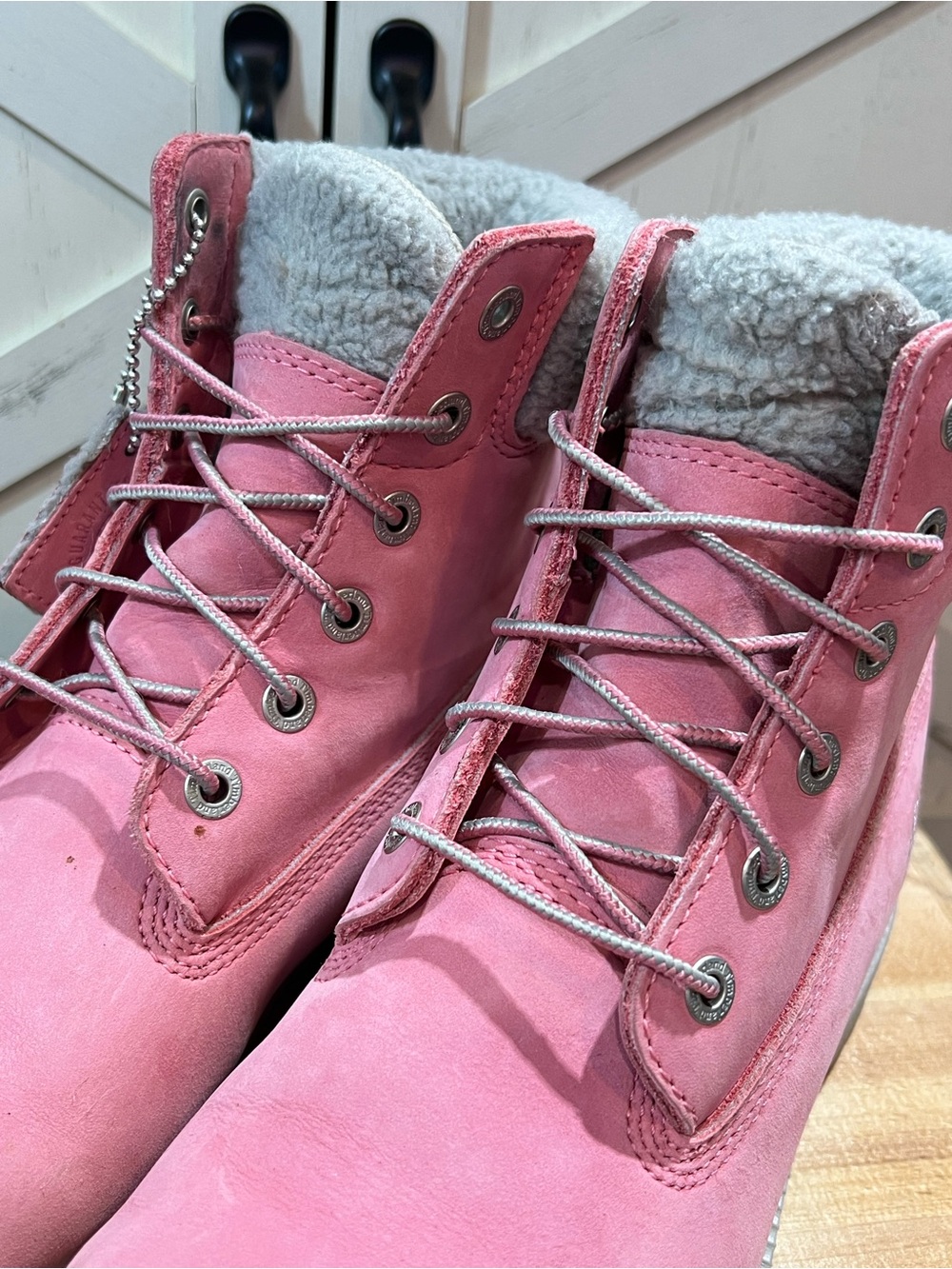 "Timberland Women’s 6-Inch Premium Pink Suede Waterproof Boots with Faux Fur 9 - Picture 8 of 13